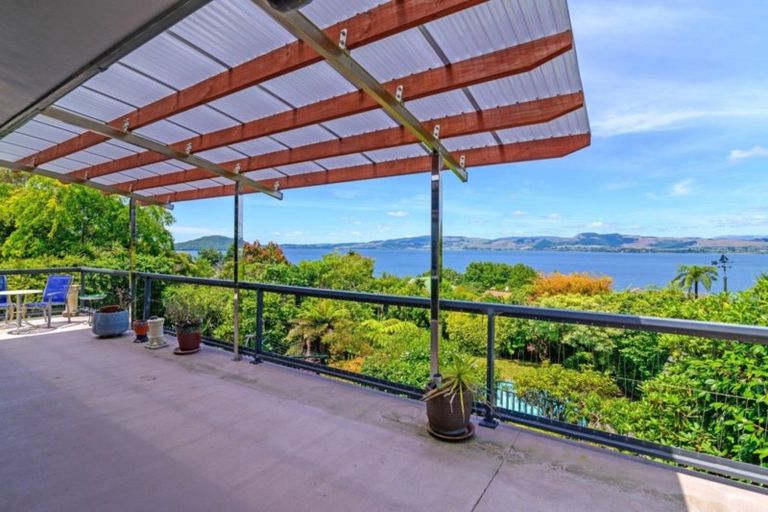 Photo of property in 21 Grand Vue Road, Kawaha Point, Rotorua, 3010