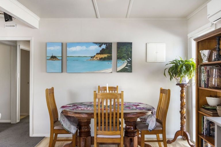 Photo of property in 11 Second Avenue, Glenbrook, Waiuku, 2681