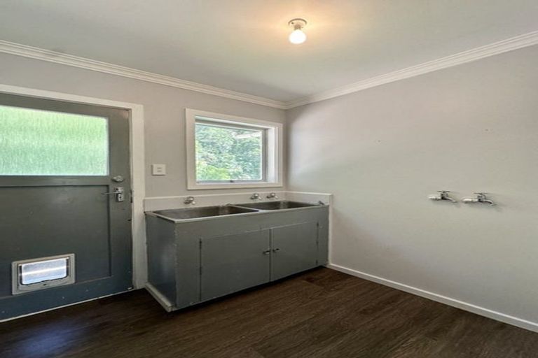 Photo of property in 480 Stokes Valley Road, Stokes Valley, Lower Hutt, 5019