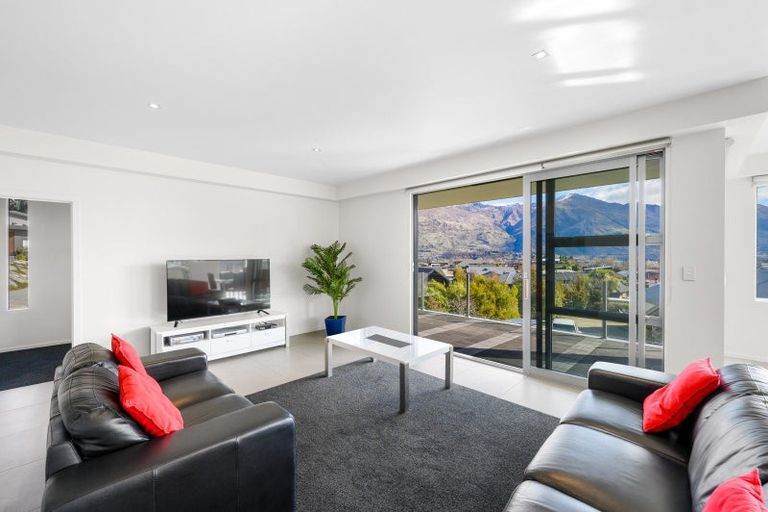 Photo of property in 5 Bovett Place, Wanaka, 9305