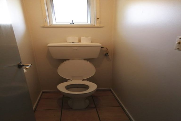 Photo of property in 23 Edgeworth Road, Glenfield, Auckland, 0629