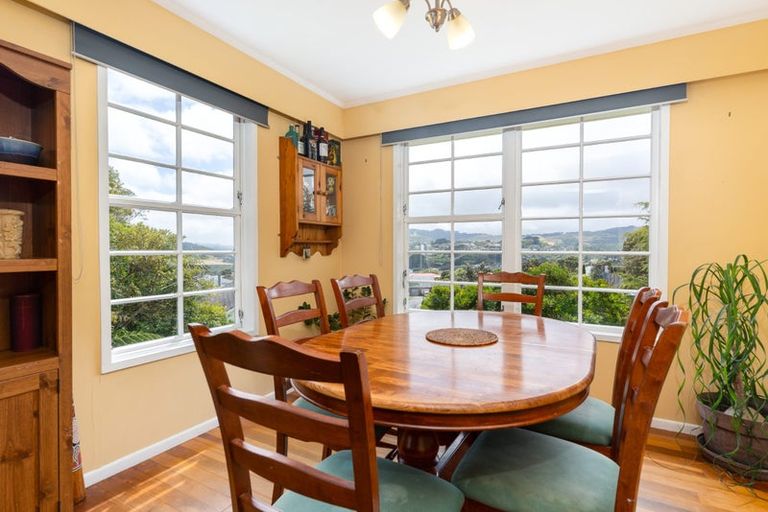 Photo of property in 18 Chisbury Lane, Churton Park, Wellington, 6037