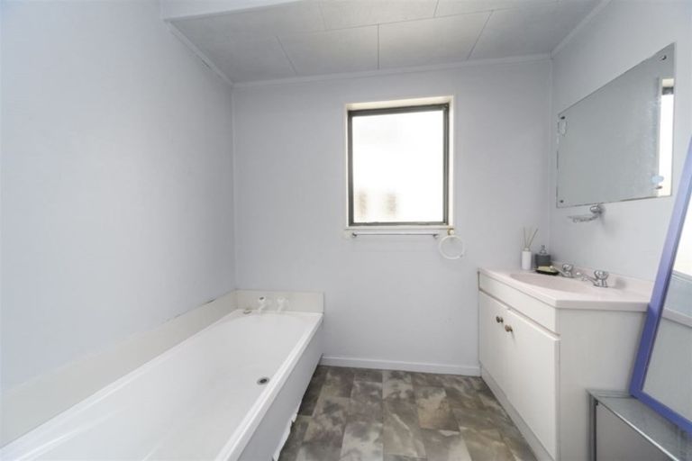 Photo of property in 19 Ashton Place, Highbury, Palmerston North, 4412