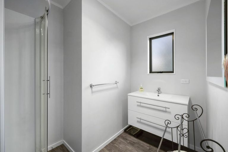 Photo of property in 142 Seaview Road, Westown, New Plymouth, 4310