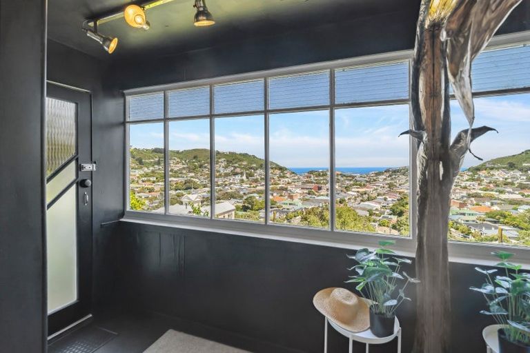 Photo of property in 11 Aranoni Street, Island Bay, Wellington, 6023