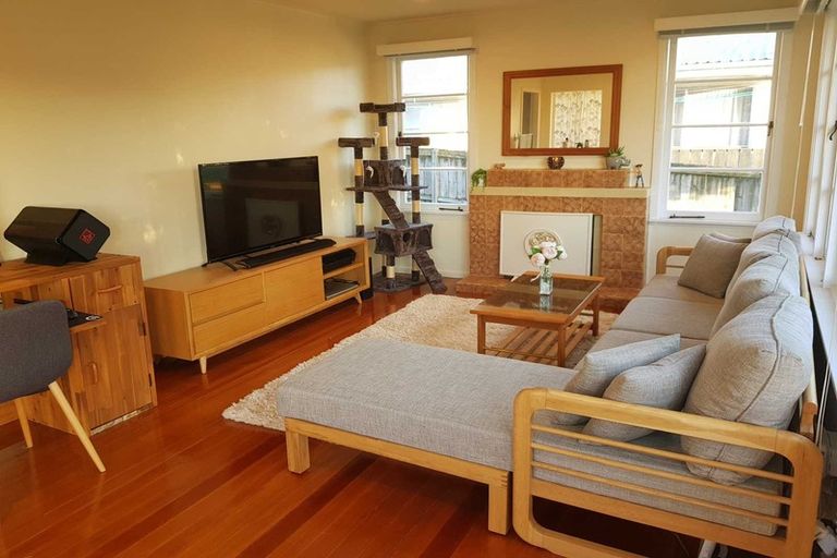 Photo of property in 30 Kamara Road, Glen Eden, Auckland, 0602