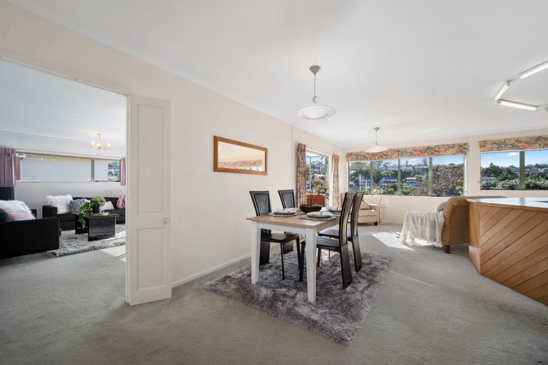 Photo of property in 42 Stapleford Crescent, Browns Bay, Auckland, 0630