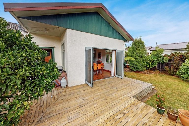 Photo of property in 6 Taranaki Street, Saint Johns Hill, Whanganui, 4501