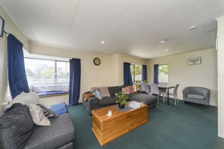 Photo of property in 19 Ashton Place, Highbury, Palmerston North, 4412