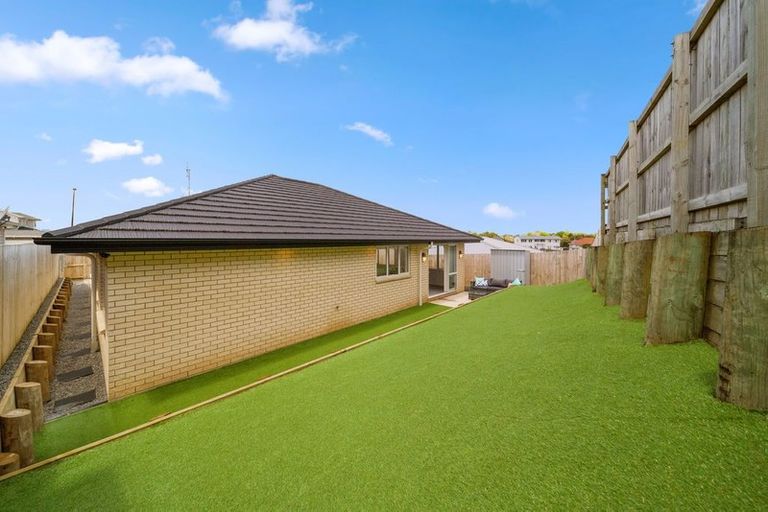 Photo of property in 12 Regis Park Drive, Pukekohe, 2120