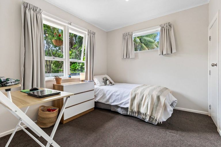 Photo of property in 2/71 Saddleback Rise, Murrays Bay, Auckland, 0630
