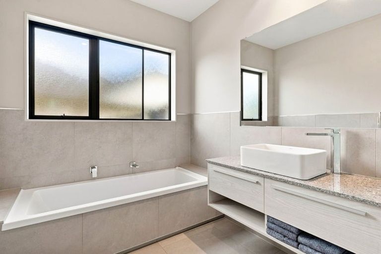 Photo of property in 13 Andalusian Way, Karaka, Papakura, 2113