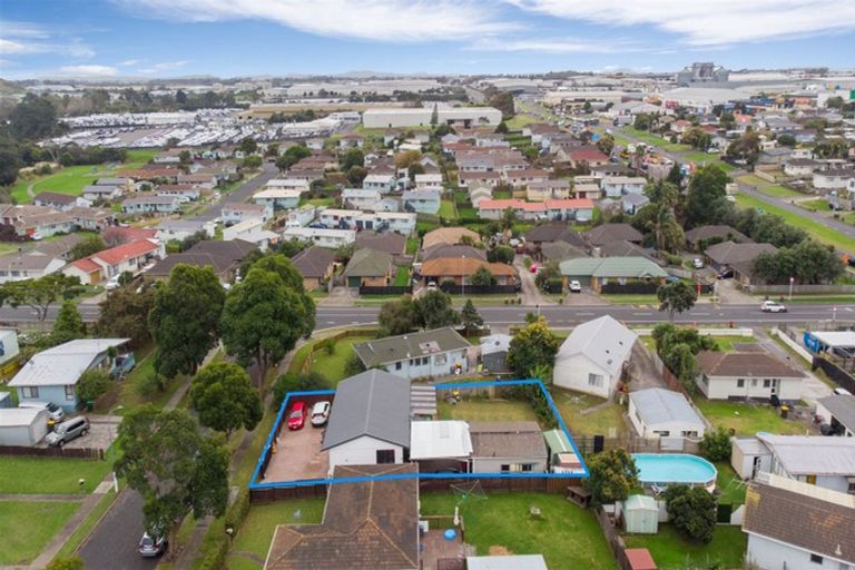 Photo of property in 4 Cottrell Place, Clendon Park, Auckland, 2103