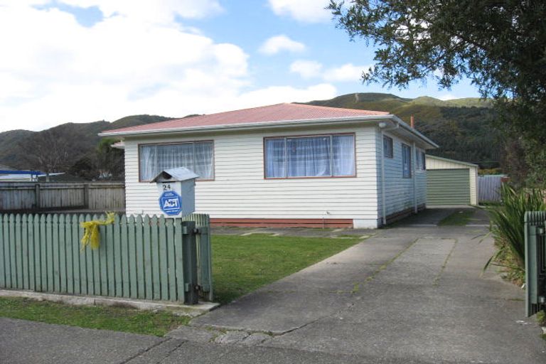 Photo of property in 242 Wellington Road, Wainuiomata, Lower Hutt, 5014