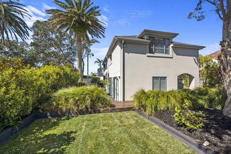 Photo of property in 1/71 Princes Street, Northcote Point, Auckland, 0627