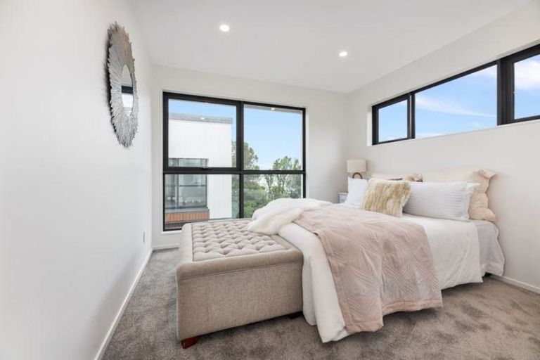 Photo of property in 1/16 Williamson Avenue, Belmont, Auckland, 0622