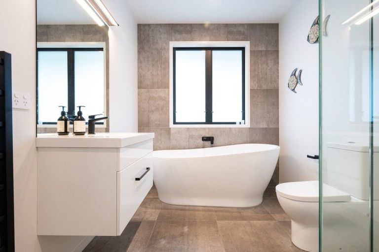 Photo of property in 131 Arataki Road, Havelock North, 4130