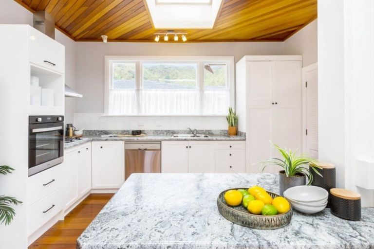 Photo of property in 16 Norton Park Avenue, Fairfield, Lower Hutt, 5011