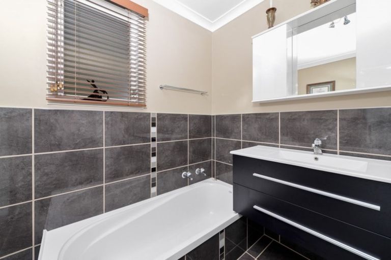 Photo of property in 2 Teal Place, Selwyn Heights, Rotorua, 3015