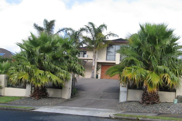 Photo of property in 15 Callender Place, Shelly Park, Auckland, 2014