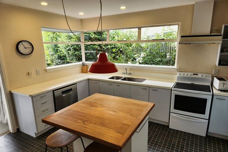 Photo of property in 34 Cannon Hill Crescent, Mount Pleasant, Christchurch, 8081