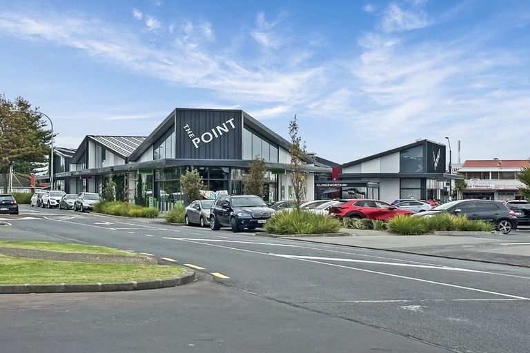 Photo of property in 7/89 Beach Road, Te Atatu Peninsula, 0610