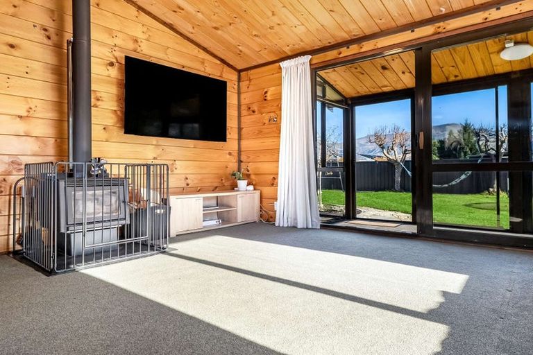 Photo of property in 2 Bruce Street, Cromwell, 9310