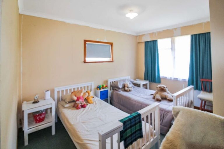 Photo of property in 34 Milne Street, Hunterville, 4730