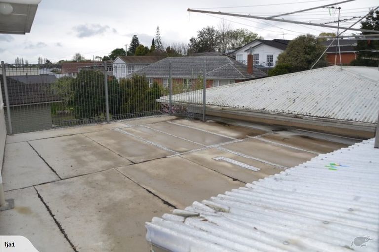 Photo of property in 1/9 College Road, Northcote, Auckland, 0627