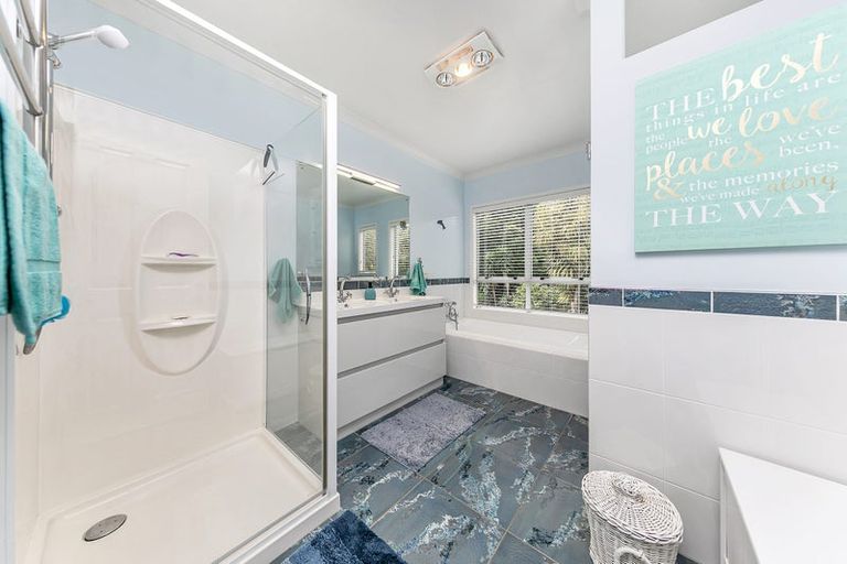 Photo of property in 92 Awanui Rise, Papakura, 2582