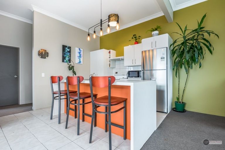 Photo of property in 1/125 Upper Fitzherbert Road, Wainuiomata, Lower Hutt, 5373