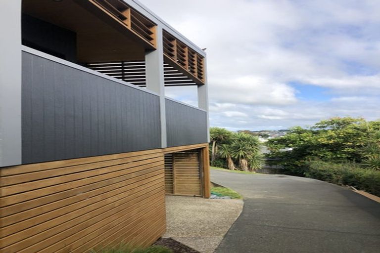 Photo of property in 6a Moffat Road, Red Beach, 0932