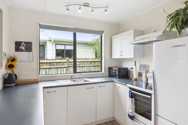 Photo of property in 25 Hookway Grove, Paraparaumu, 5032