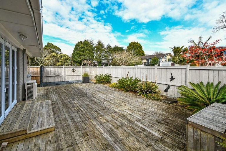 Photo of property in 22 Mirrabooka Avenue, Botany Downs, Auckland, 2010