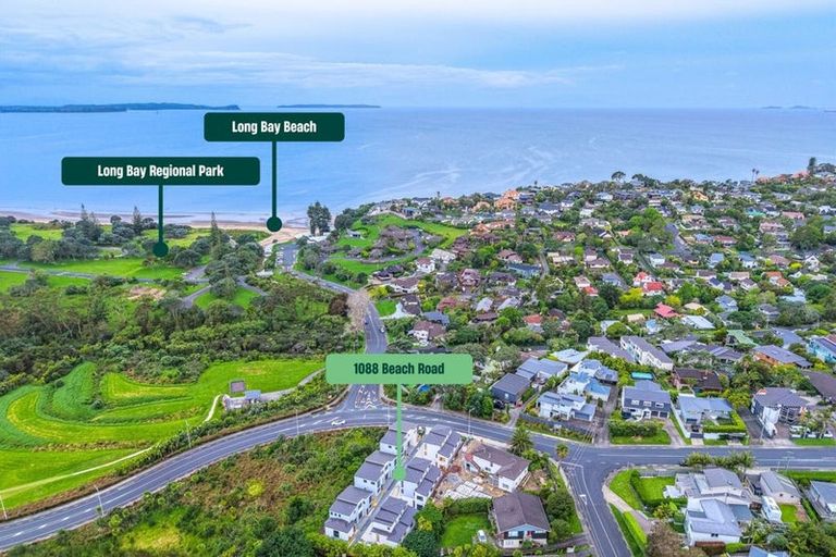 Photo of property in 5/1088 Beach Road, Torbay, Auckland, 0630