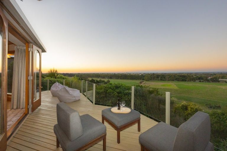 Photo of property in 96 Clifton Terrace, Fitzherbert, Palmerston North, 4410