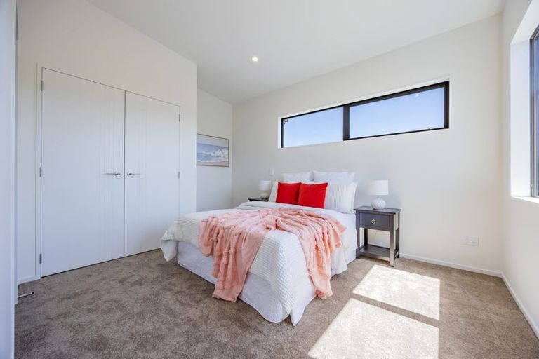 Photo of property in 17a John Jennings Drive, Oteha, Auckland, 0632