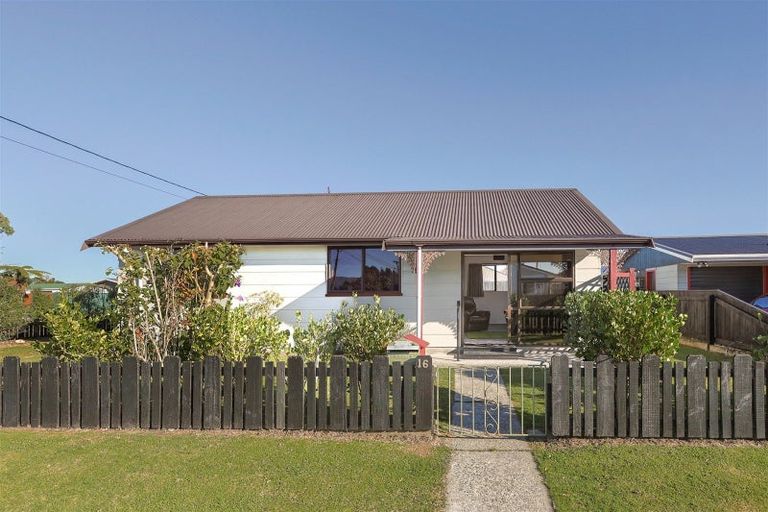 Photo of property in 16 Hunter Street, Westport, 7825