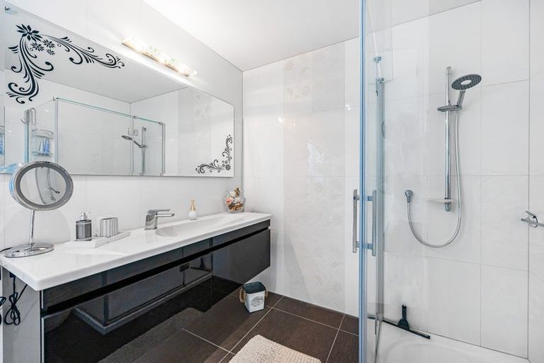 Photo of property in 1/24 Clifton Road, Hauraki, Auckland, 0622