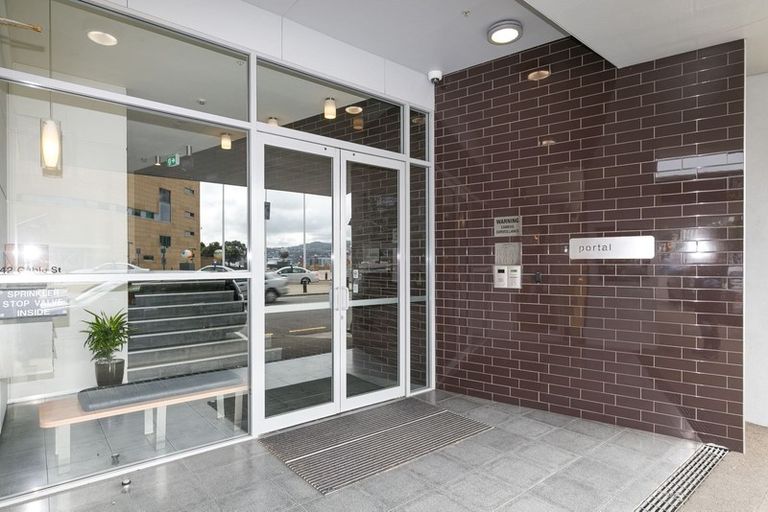 Photo of property in Portal Apartments, 8a/42 Cable Street, Te Aro, Wellington, 6011