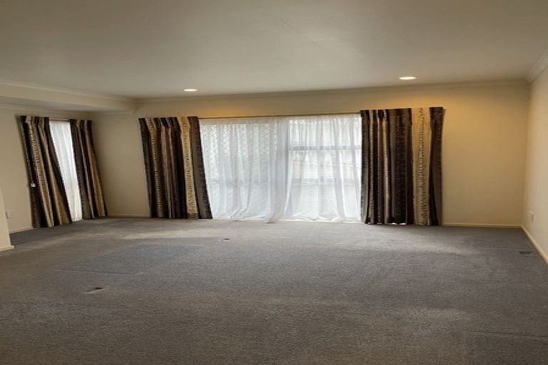 Photo of property in 5 Breenagh Place, Massey, Auckland, 0614