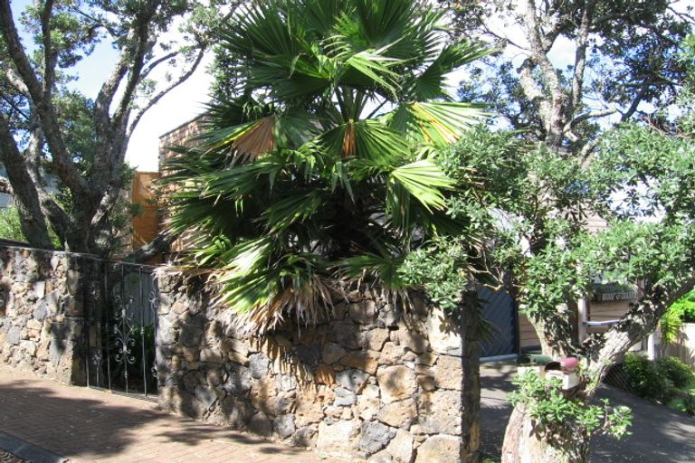 Photo of property in 2/8 Rawene Road, Birkenhead, Auckland, 0626