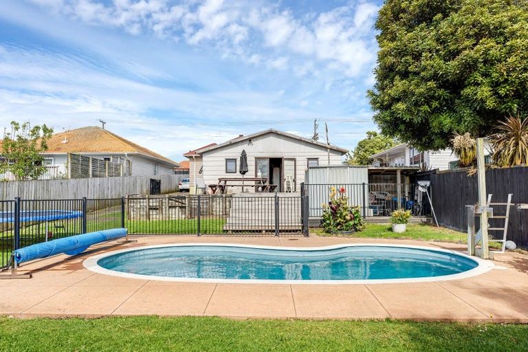 Photo of property in 101 Astley Avenue, New Lynn, Auckland, 0600