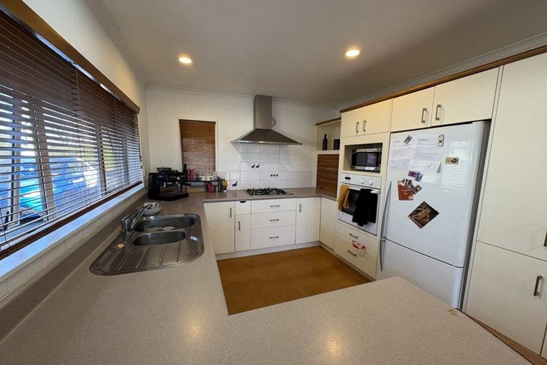 Photo of property in 16b Gemini Place, Kawaha Point, Rotorua, 3010