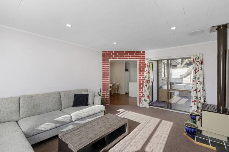 Photo of property in 2/12 Garnet Grove, Birchville, Upper Hutt, 5018