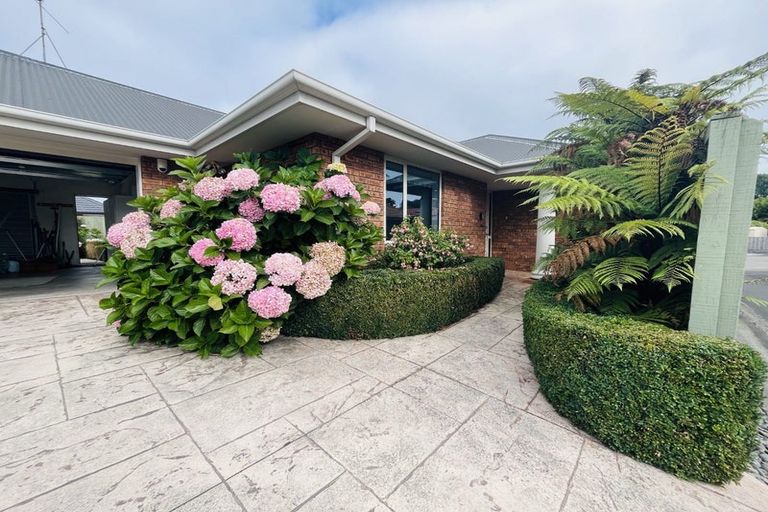 Photo of property in 8 Ridgewood Place, Shirley, Christchurch, 8061