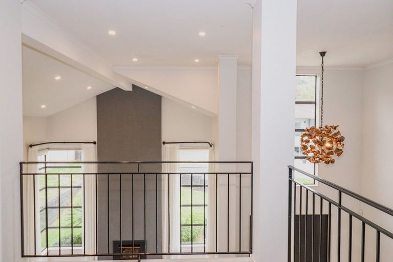 Photo of property in 16 Kinmont Rise, East Tamaki Heights, Auckland, 2016