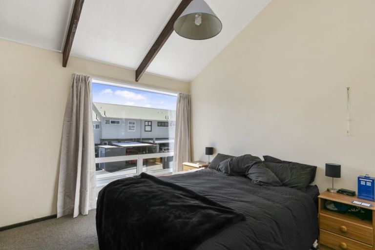 Photo of property in Lynbrae Court Flats, 17/4 Dr Taylor Terrace, Johnsonville, Wellington, 6037