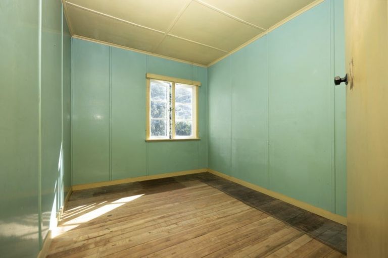 Photo of property in 118 Garden Road, Piha, New Lynn, 0772