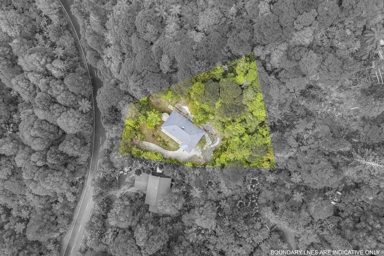 Photo of property in 406 Scenic Drive, Waiatarua, Auckland, 0612